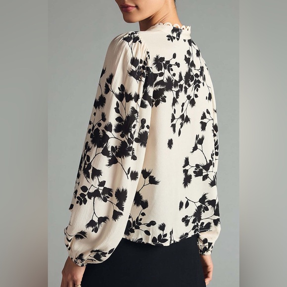 The Odells robin top Floral Black White small revolve $238
Anthropologie chic - Picture 2 of 8